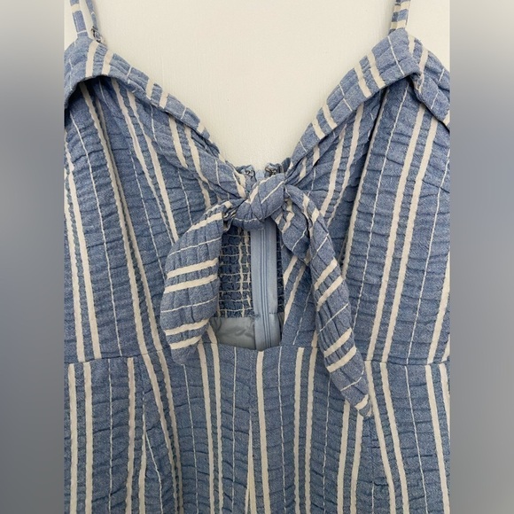 Lost + Wander Seersucker Blue & White Striped Romper w Pockets & Tie Front Large - Picture 5 of 11